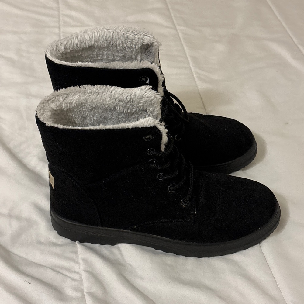E03 Casual Black Faux Fur Lined Boots size 10.5